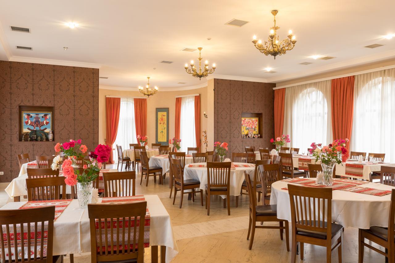 Chateau กูซาร์ ภายนอก รูปภาพ