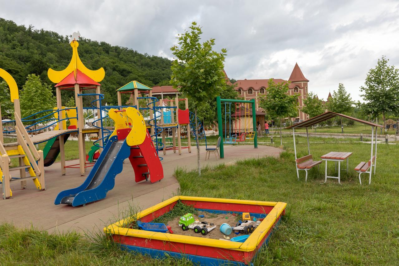 Chateau กูซาร์ ภายนอก รูปภาพ